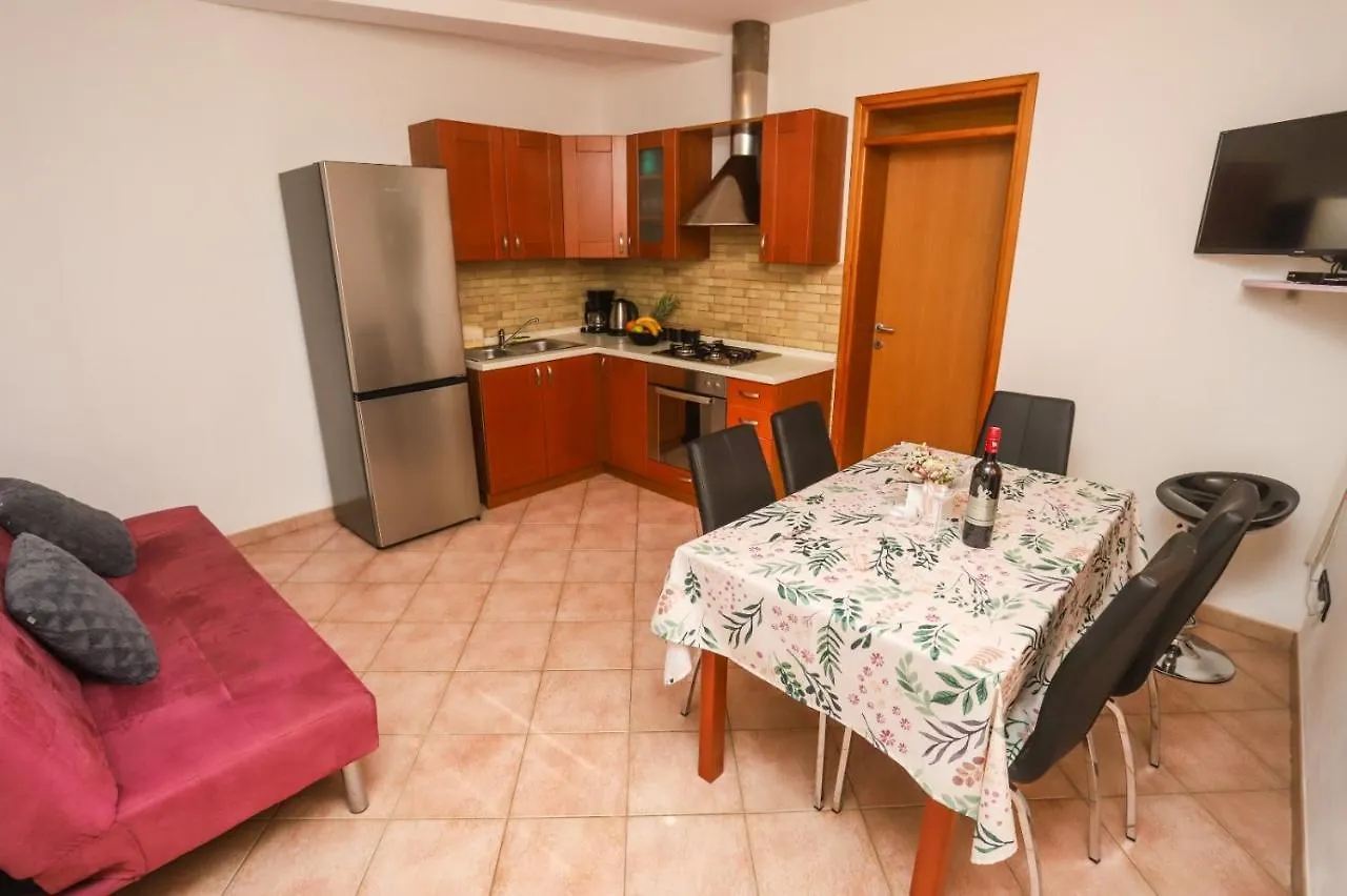 Apartment Nina With Private Pool Nova Vas  بيت ضيافة
