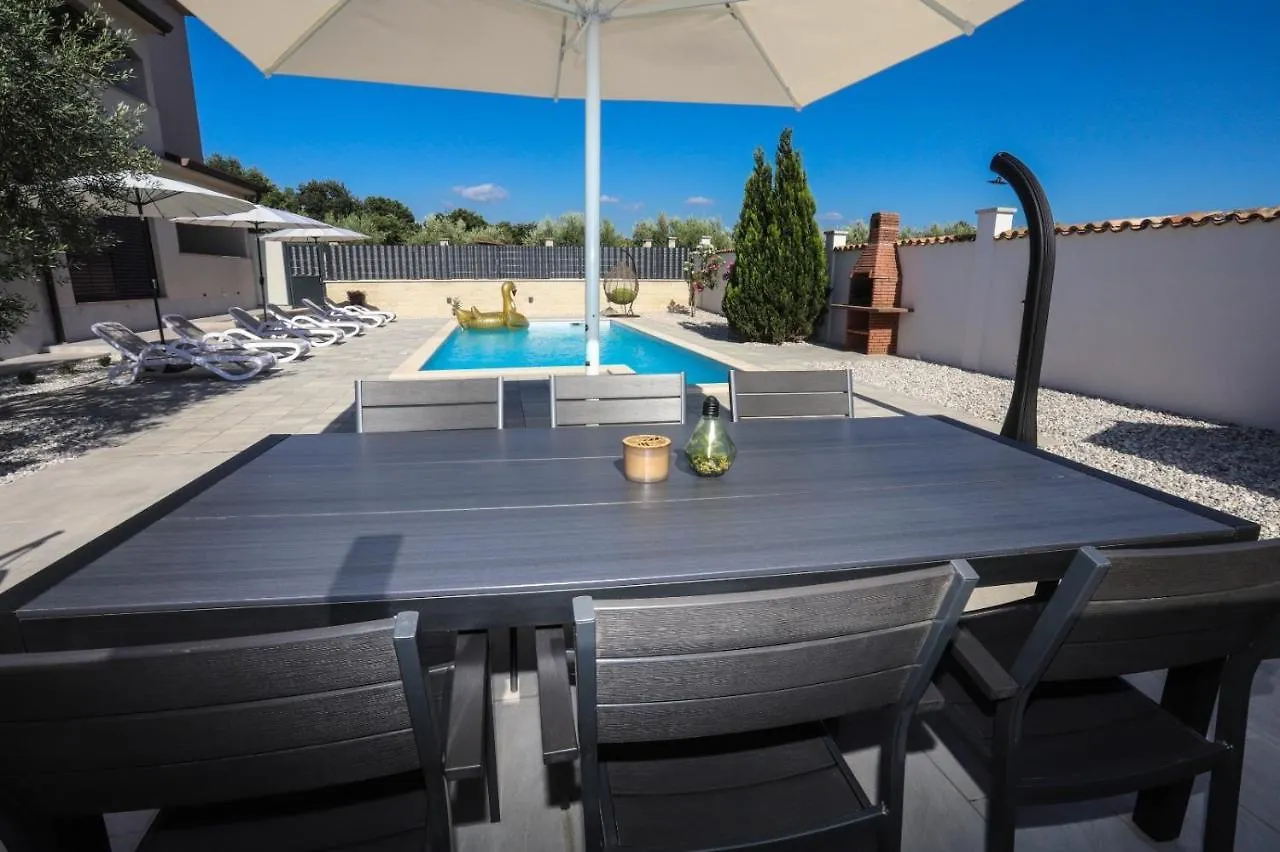 Apartment Nina With Private Pool Nova Vas  3*, Nova Vas (Porec)