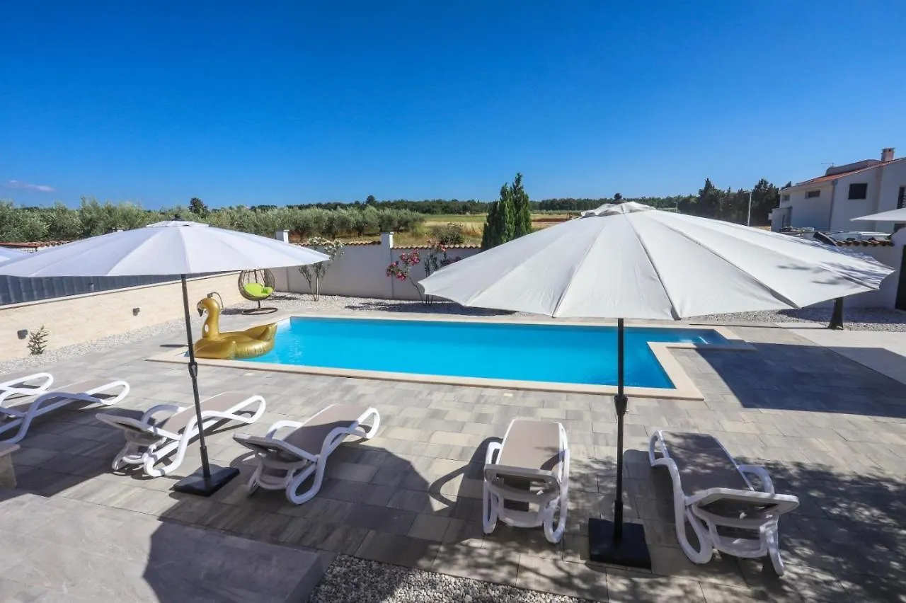Apartment Nina With Private Pool Nova Vas