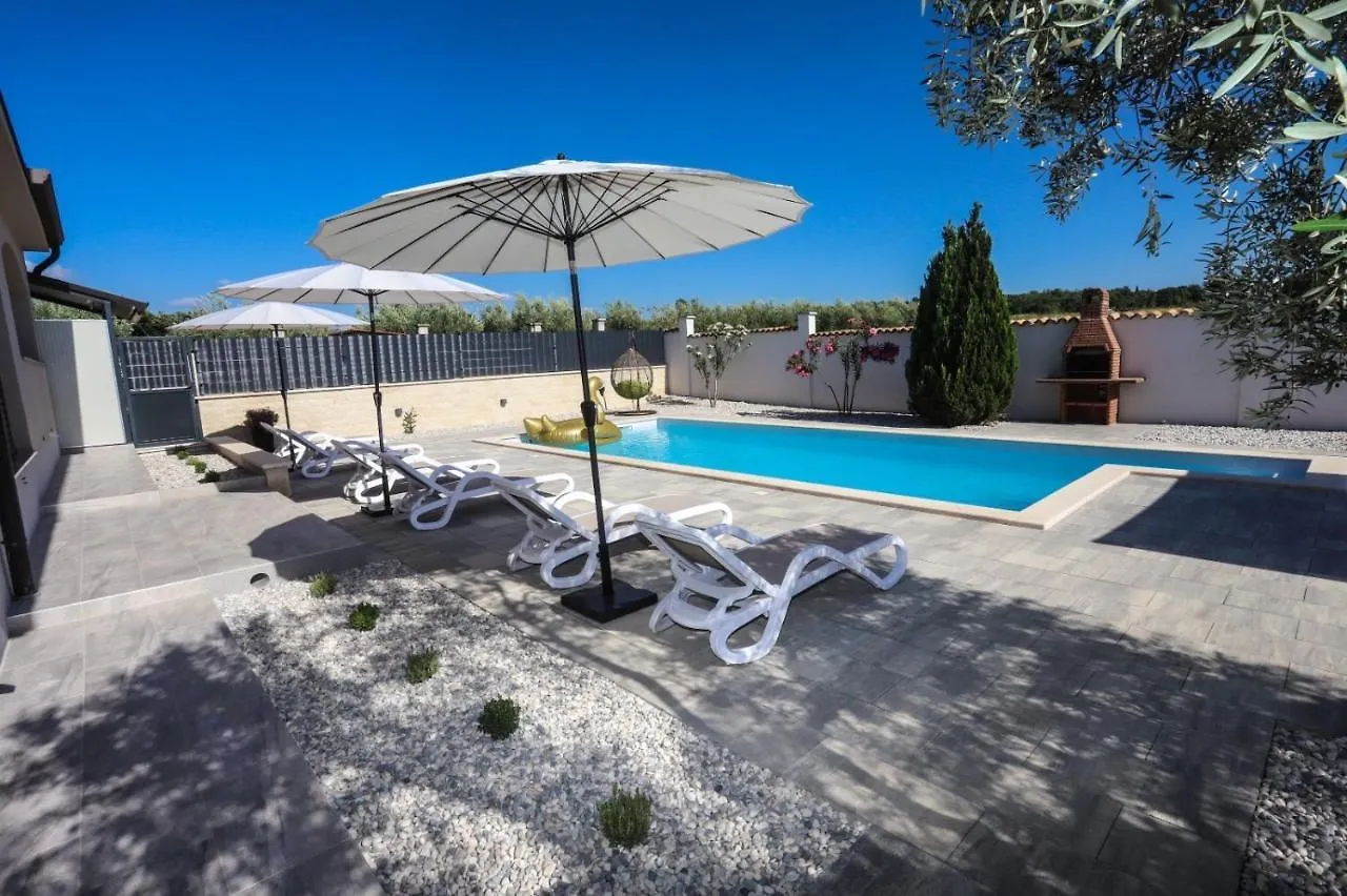Apartment Nina With Private Pool Nova Vas  كرواتيا