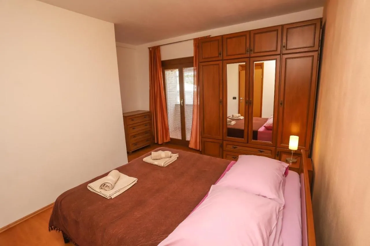 Apartment Nina With Private Pool Nova Vas  3*, Nova Vas (Porec)