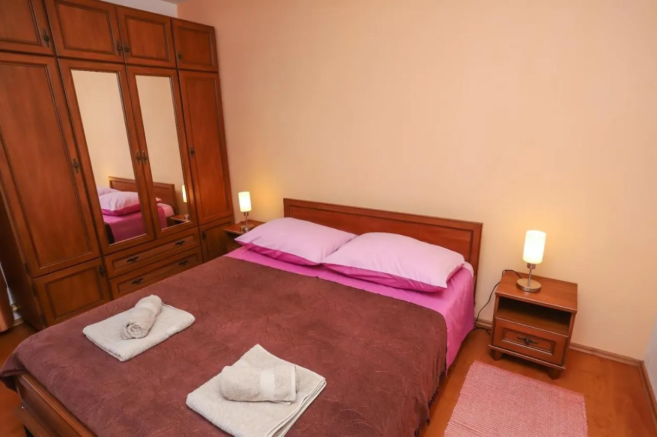 Apartment Nina With Private Pool Nova Vas  بيت ضيافة
